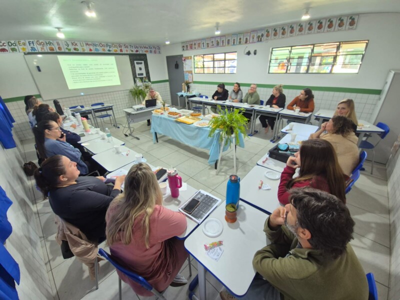 Reunião da Comissão Gestora do novo Plano Municipal de Educação de Araricá.