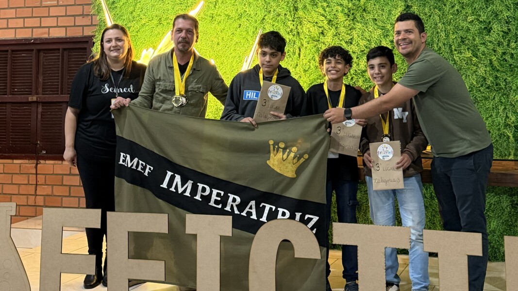 Registros da premiação da FEICTIM, momento de reconhecimento ao conhecimento, à dedicação e à criatividade dos estudantes.