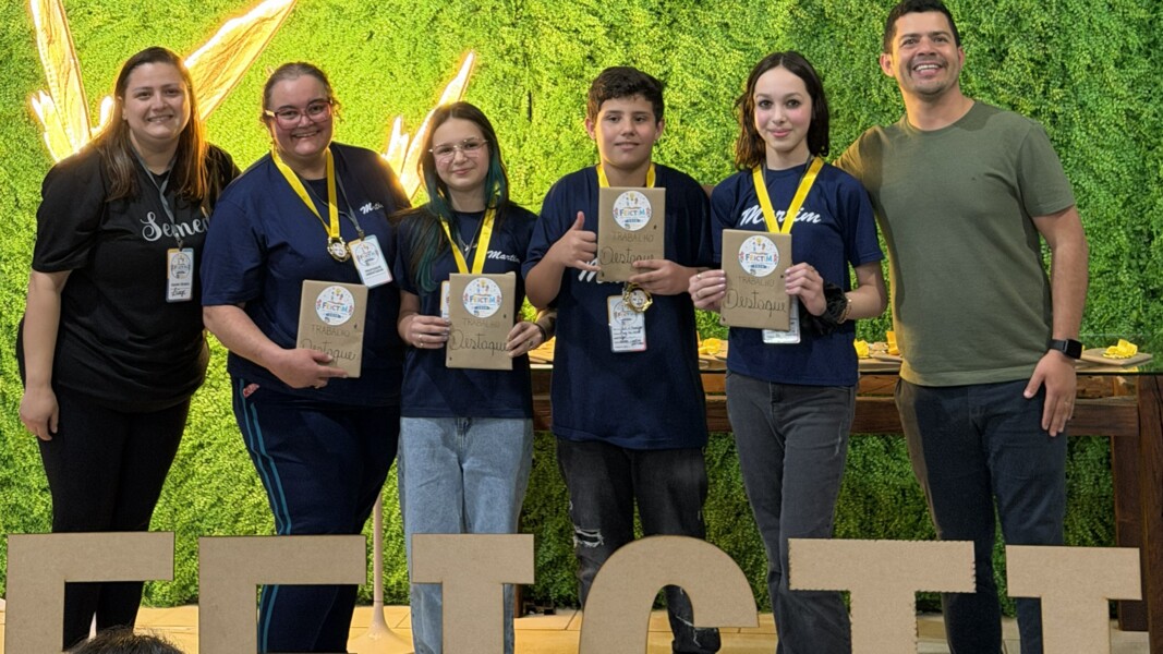 Registros da premiação da FEICTIM, momento de reconhecimento ao conhecimento, à dedicação e à criatividade dos estudantes.