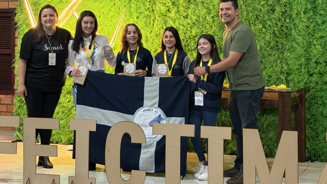 Registros da premiação da FEICTIM, momento de reconhecimento ao conhecimento, à dedicação e à criatividade dos estudantes.